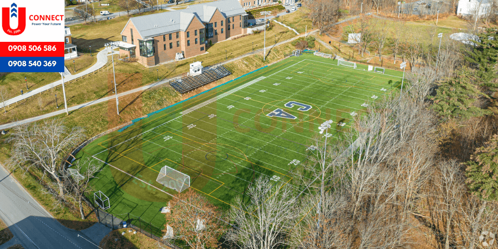 Trung học Cushing Academy, bang Massachusetts, Mỹ